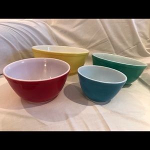 Pyrex bowls